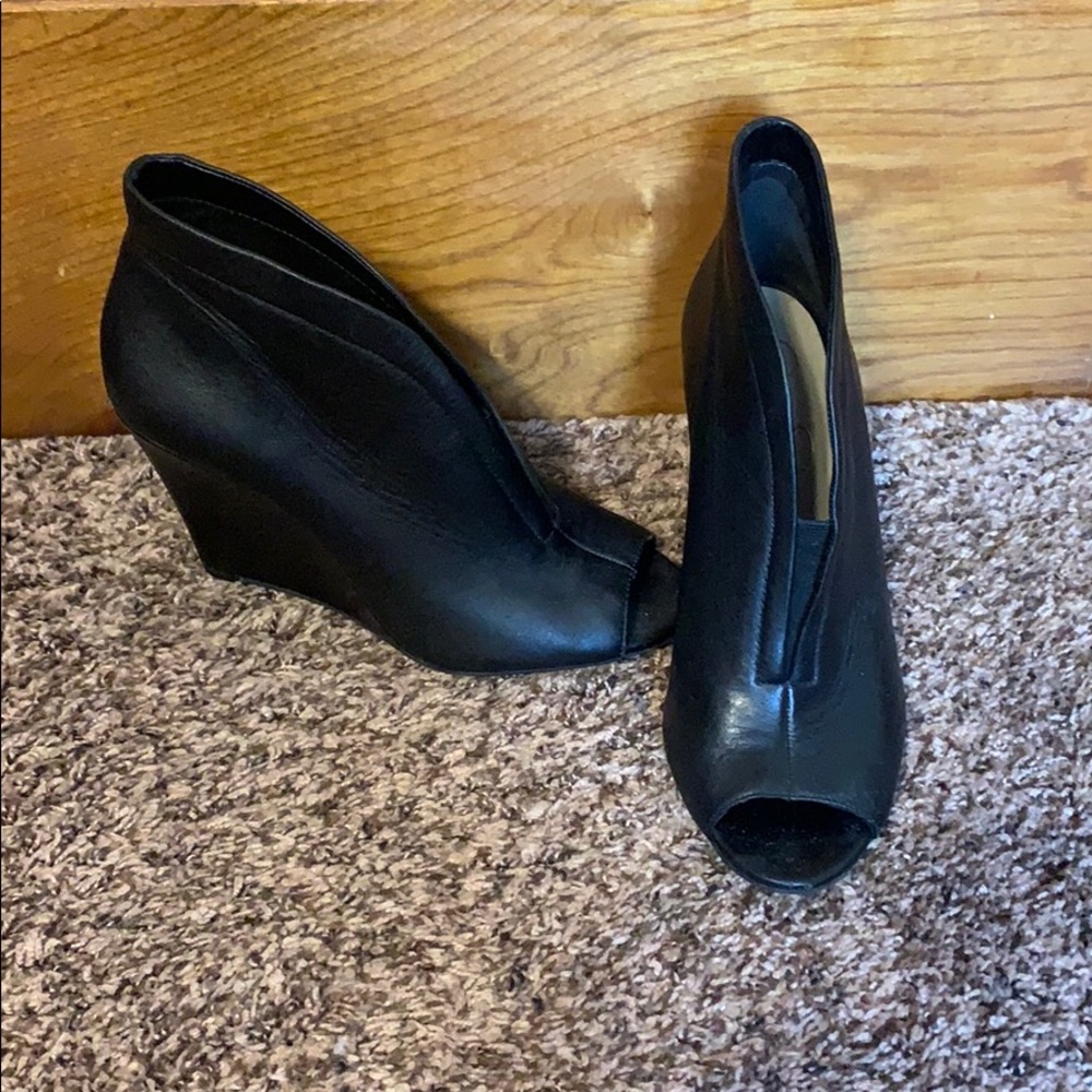 Jessica Simpson leather wedges